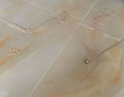 嘉鱼瓷砖空鼓维修公司分享粘合剂选择不当在瓷砖铺贴过程中可能导致以下问题