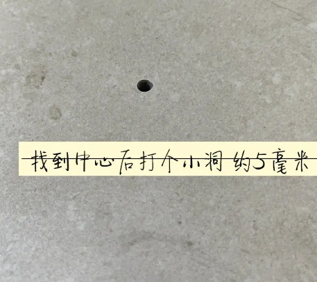 嘉鱼瓷砖空鼓维修公司专业解答在瓷砖铺贴过程中，如果砂料搅拌不均匀，将会带来以下问题